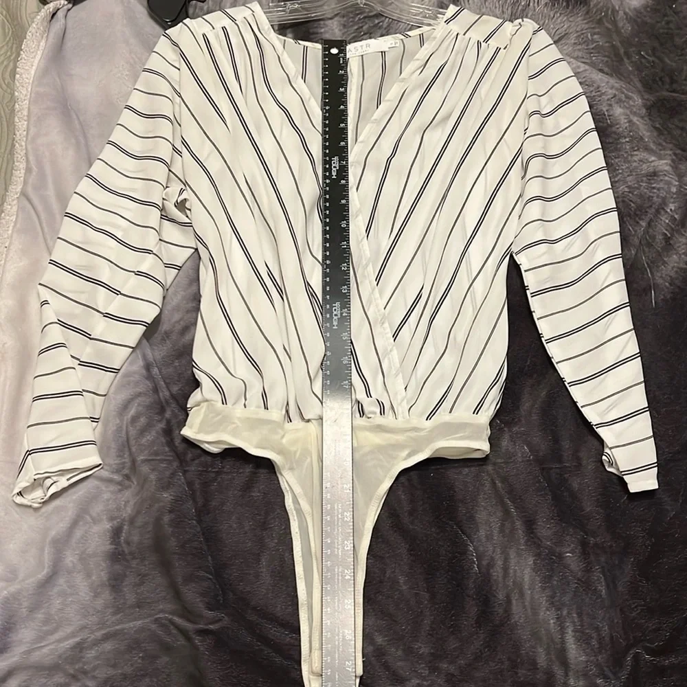 ASTR The Label‎ Women's Striped Wrap Front Bodysuit White Black Small